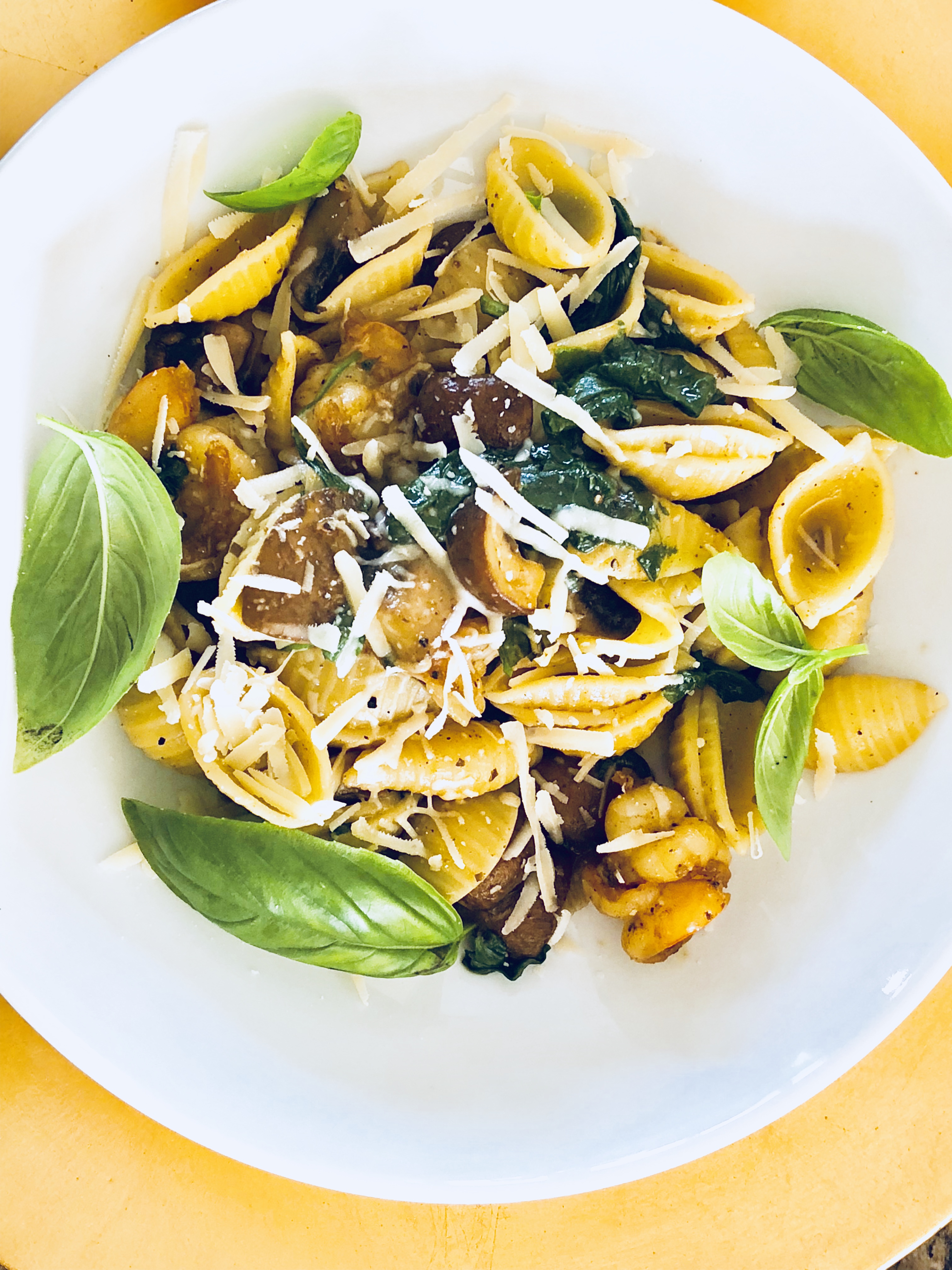Pasta Shells with Shrimps, Mushrooms and Spinach