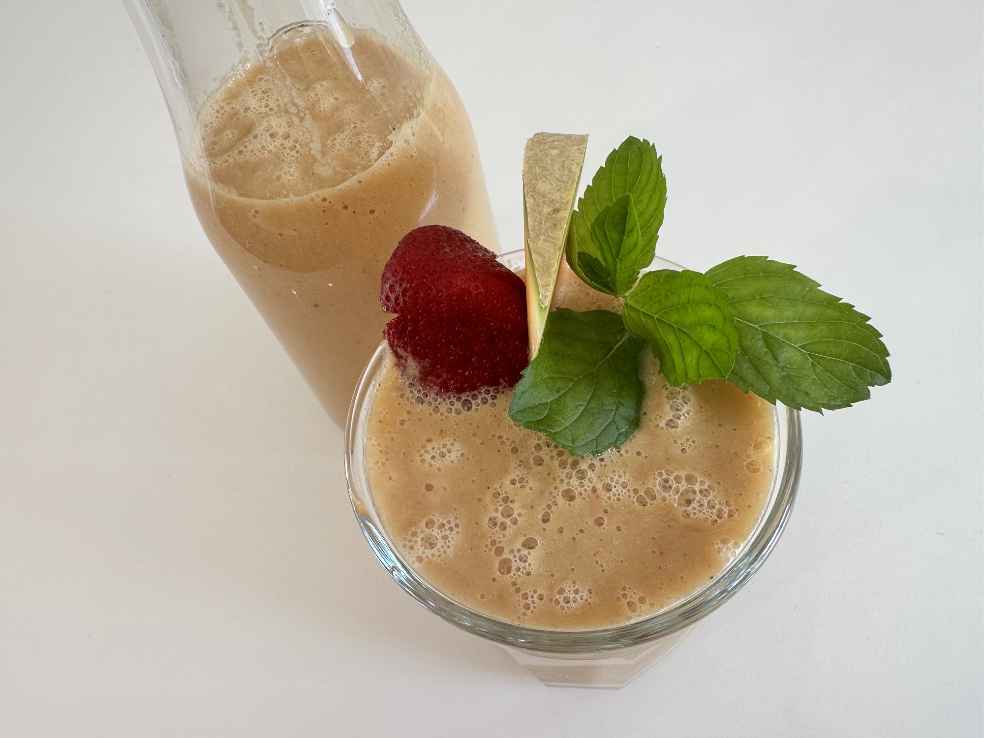 Golden Cantaloupe Strawberry Drink